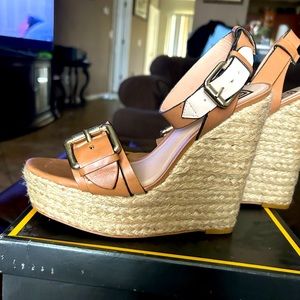 Pour La Victoire  Luggage Nude wedge sandal 7.5M. New in the box